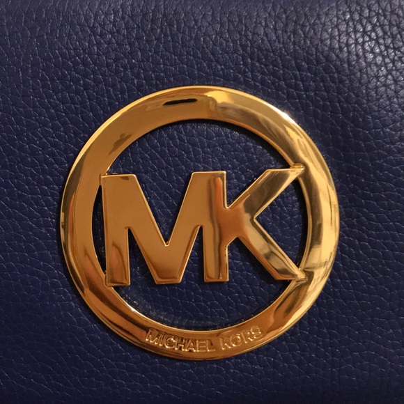 Authentic Sapphire Michael Kors crossbody purse - Picture 3 of 8